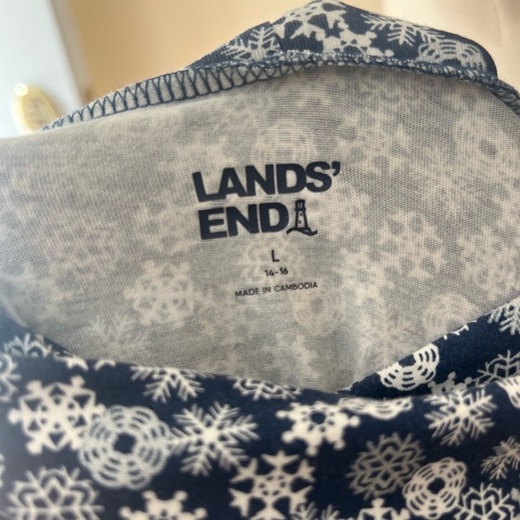 Lands End Snowflake Top L - Picture 2 of 3